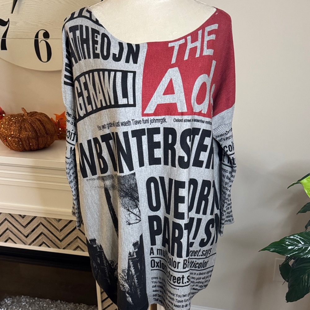 Off-the-Shoulder Graphic Sweater - Red and Gray